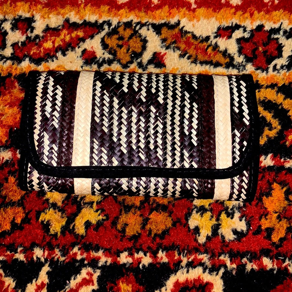 Vintage straw woven wallet